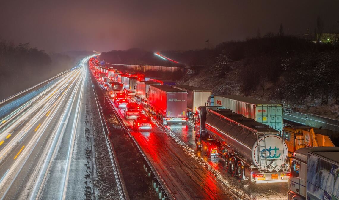 Der stundenlange Stau auf der A3 in Hessen hat sich aufgelöst.
