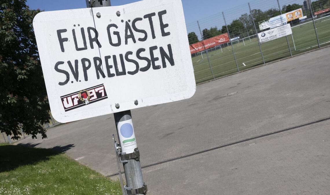Der tödliche Angriff geschah auf einem Fußballplatz im Frankfurter Stadtteil Eckenheim.