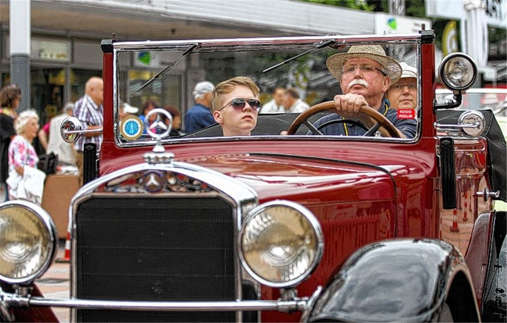 Der totale Durchblick: Der Mercedes Benz 10/ 50 Stuttgart 260, Baujahr 1930 ist von der Windschutzscheibe bis zur Stoßstange eine glänzende Sache.