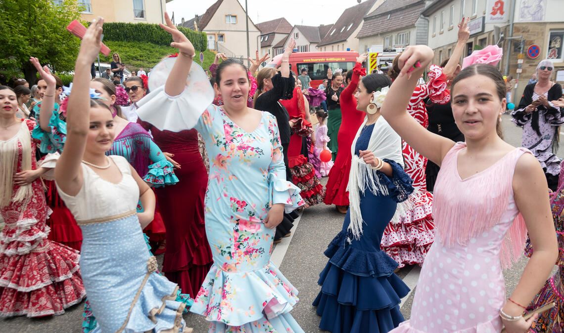 Der traditionelle Höhepunkt des Knittlinger Fauststadtfests ist der Umzug am Sonntag. Foto: Fotomoment