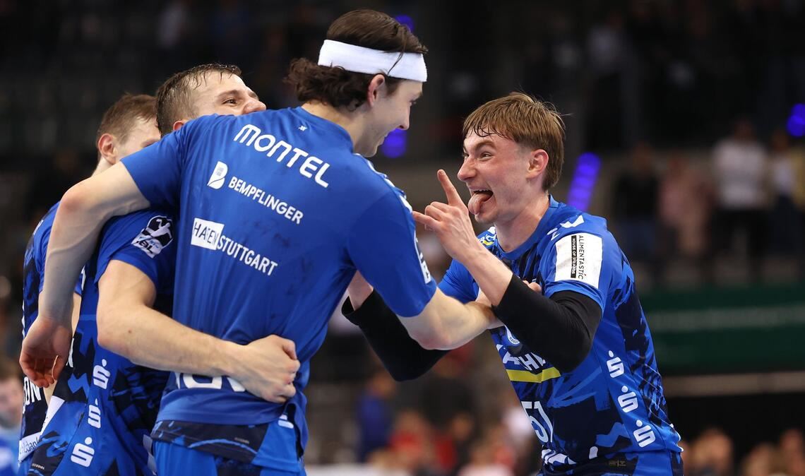 Der überragende Jakob Nigg (re.) jubelt mit Rechtsaußen-Kollege Kasper Lien.