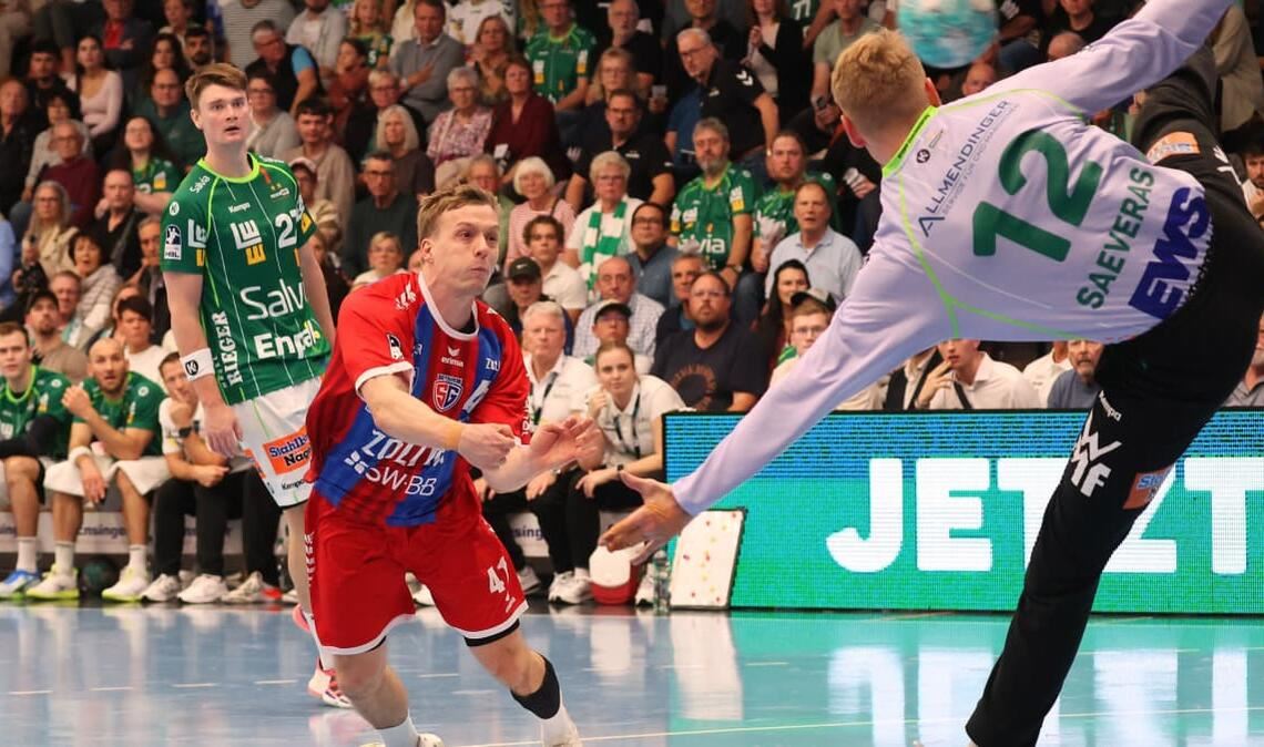 Der überragende Till Hermann wirft gegen seinen Ex-Club Frisch auf sieben Tore.