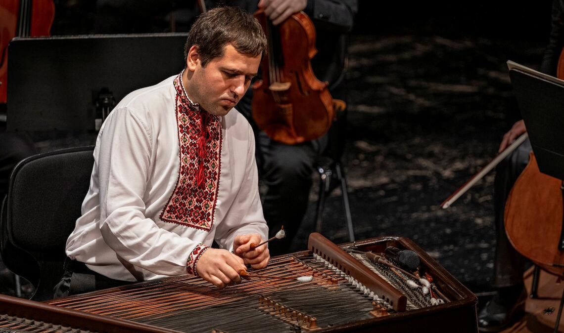 Der ukrainische Komponist und Cimbalomspieler Oleksii Rybak kreierte für das Auftaktkonzert ein Programm, das auf ukrainischen Volksliedern und Tanzweisen basiert. Foto: privat
