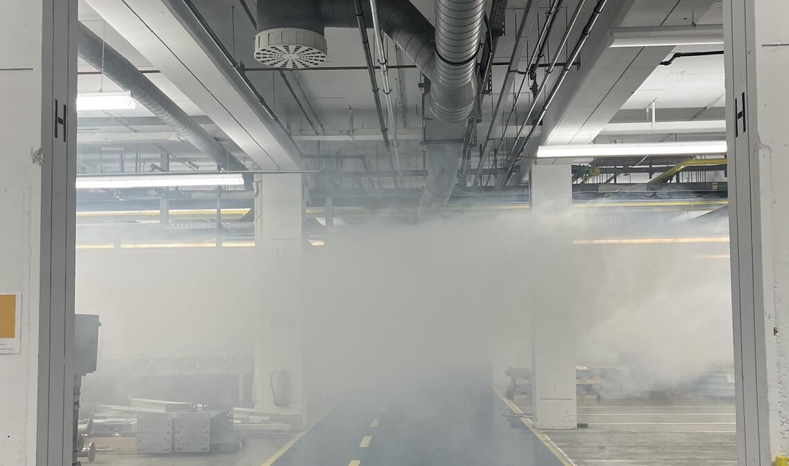 Der vermeintliche Rauch stammt aus einer Nebelmaschine. Fotos: MAHLE