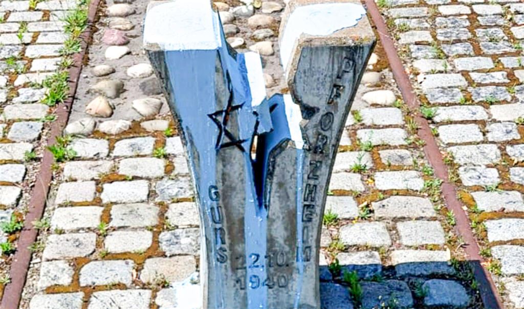 Der verunstaltete Gedenkstein. Foto: Kulturamt Stadt Pforzheim