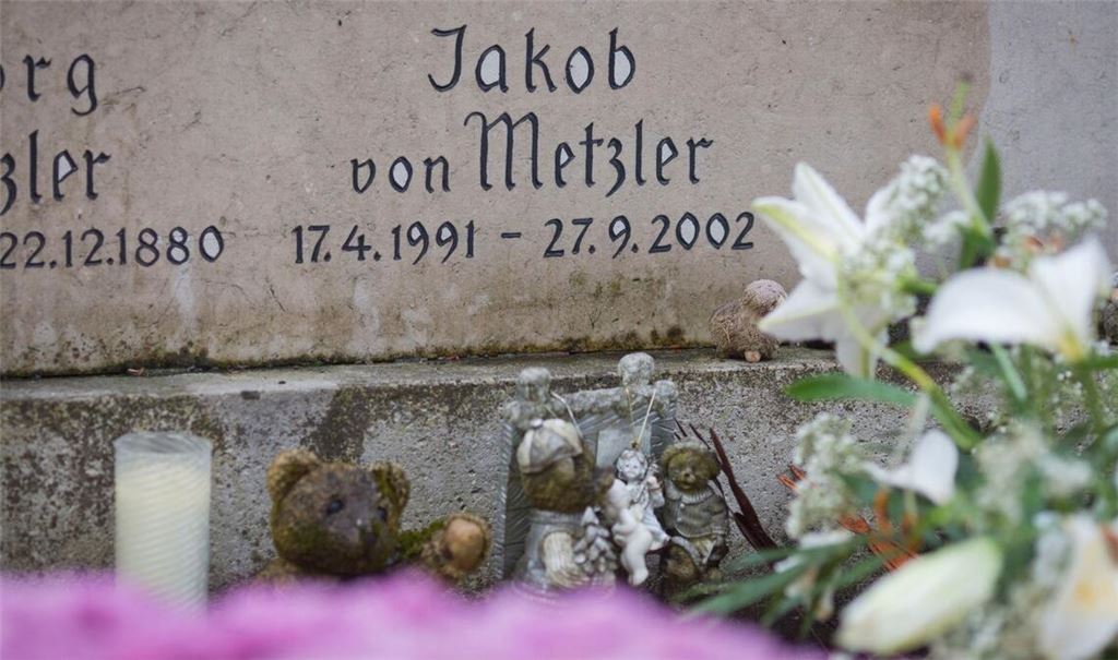 Der verurteilte Mörder von Jakob von Metzler bleibt weiter in Haft. Sein Antrag auf vorzeitige Entlassung liegt vorerst auf Eis – er hat das Prüfverfahren gestoppt. (Archivbild)