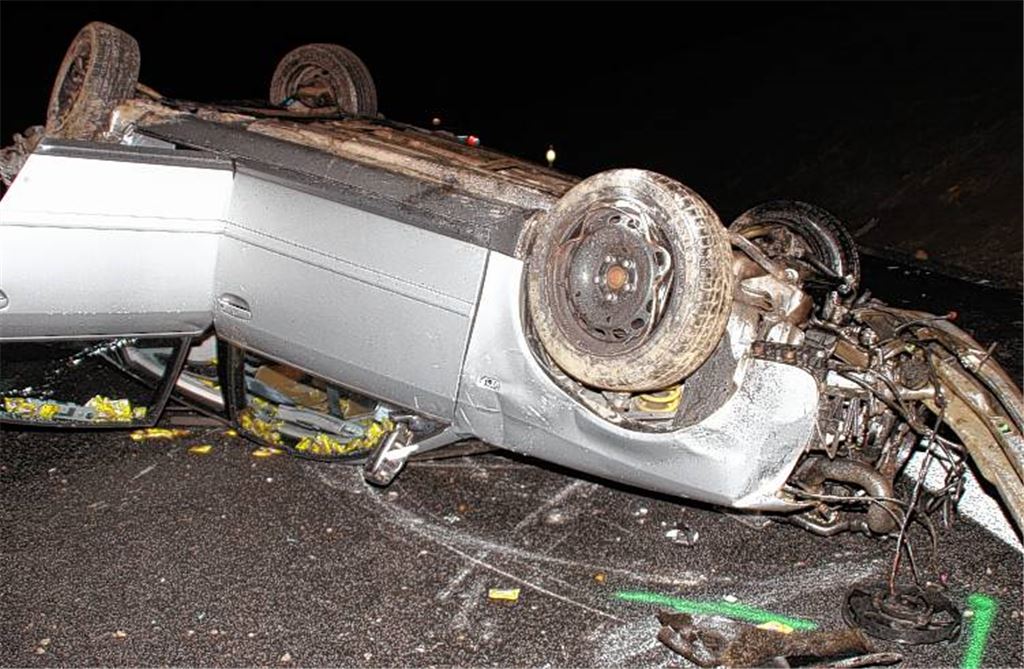 Der völlig demolierte Audi.