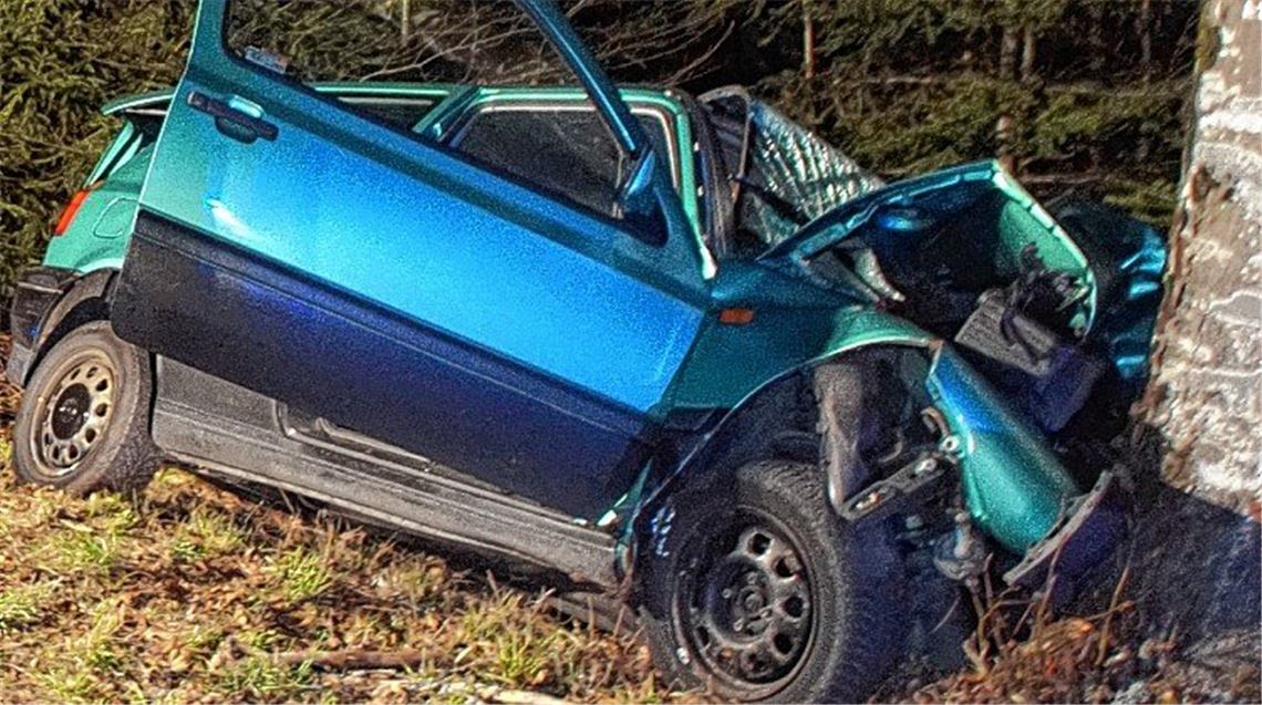 Junger Fahrer in Lebensgefahr
