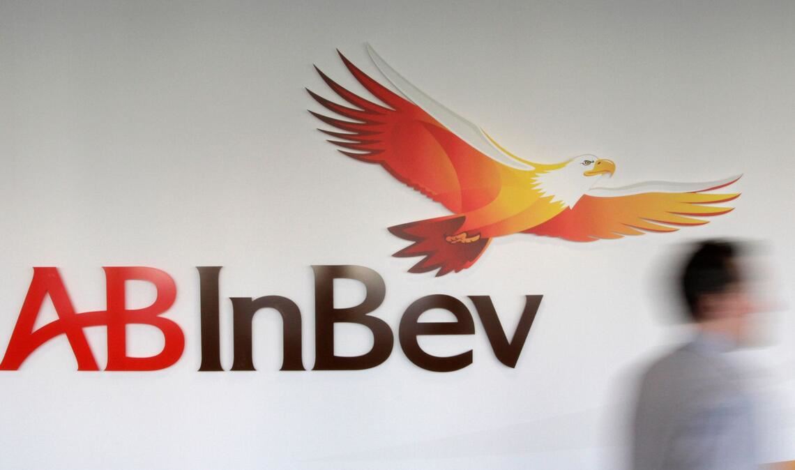 Der weltgrößte Braukonzern AB Inbev bringt sein Lagerbier zurück auf den deutschen Markt. (Archivbild)