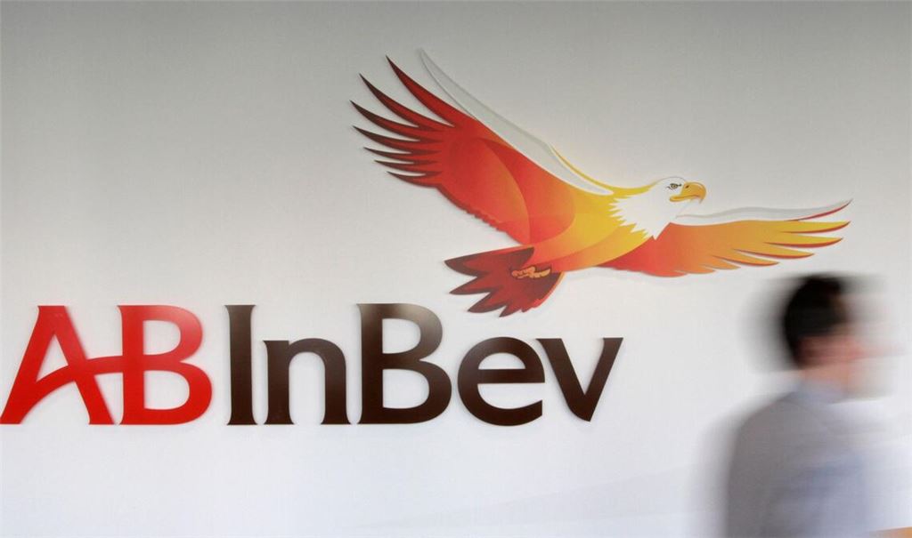 Der weltgrößte Braukonzern AB Inbev bringt sein Lagerbier zurück auf den deutschen Markt. (Archivbild)