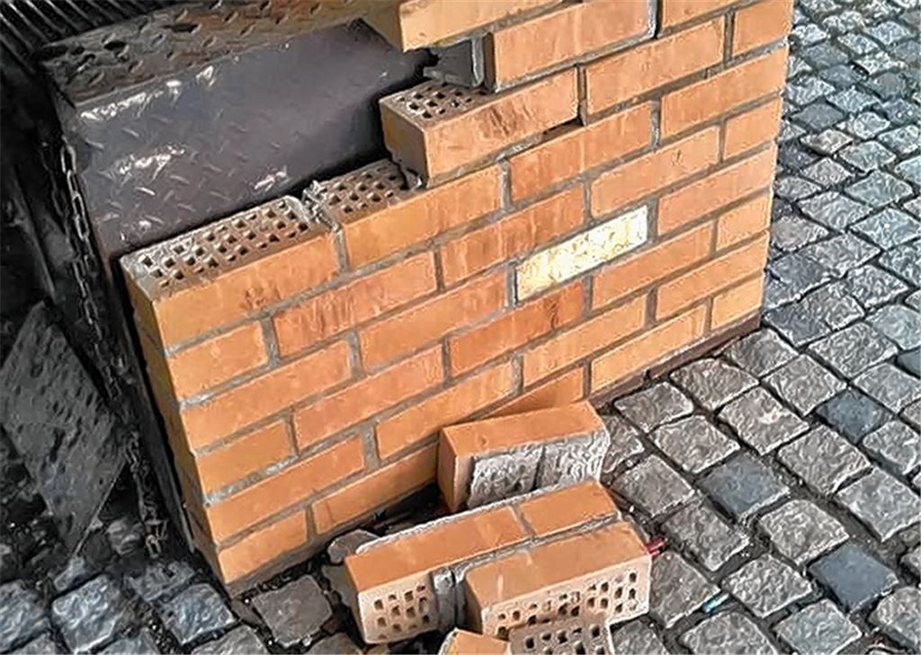 Vandalen wüten auf dem Schlossberg