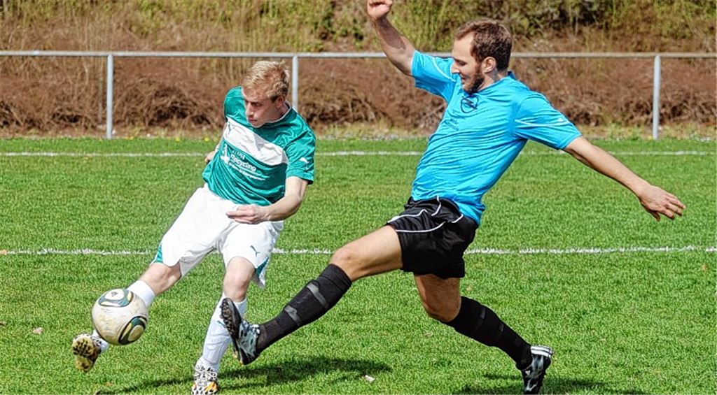 Derby beim SV Sternenfels (in Grün): Zurzeit sind die Nachbarn aus Häfnerhaslach aber die stärkere Mannschaft.