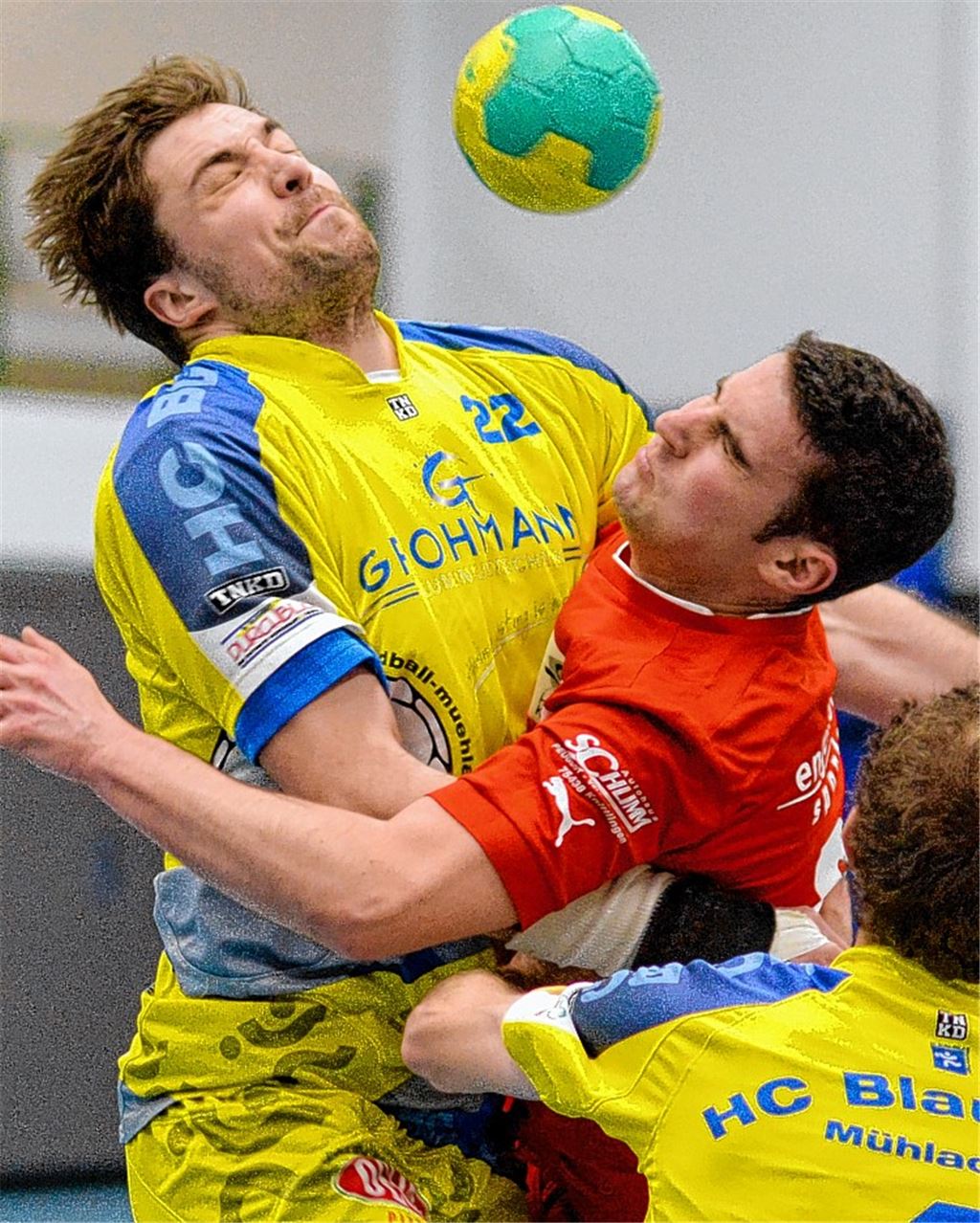 Derby mit harten Bandagen: Knittlingen (in Rot) lässt Mühlacker auflaufen.