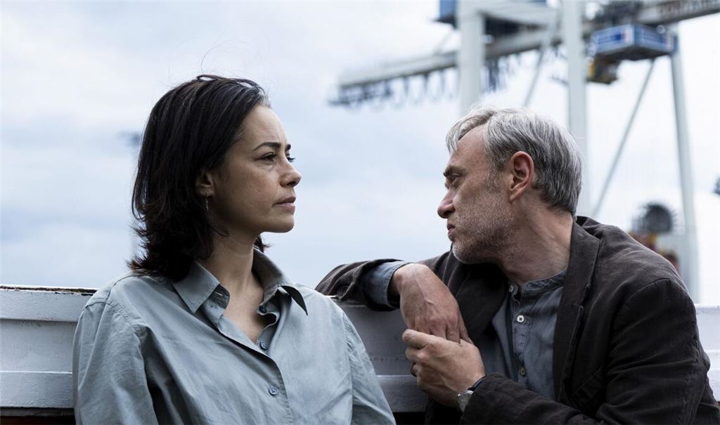 Derya (Özgü Namal) und Aziz (Tansu Biçer, re.) in „Gelbe Briefe“