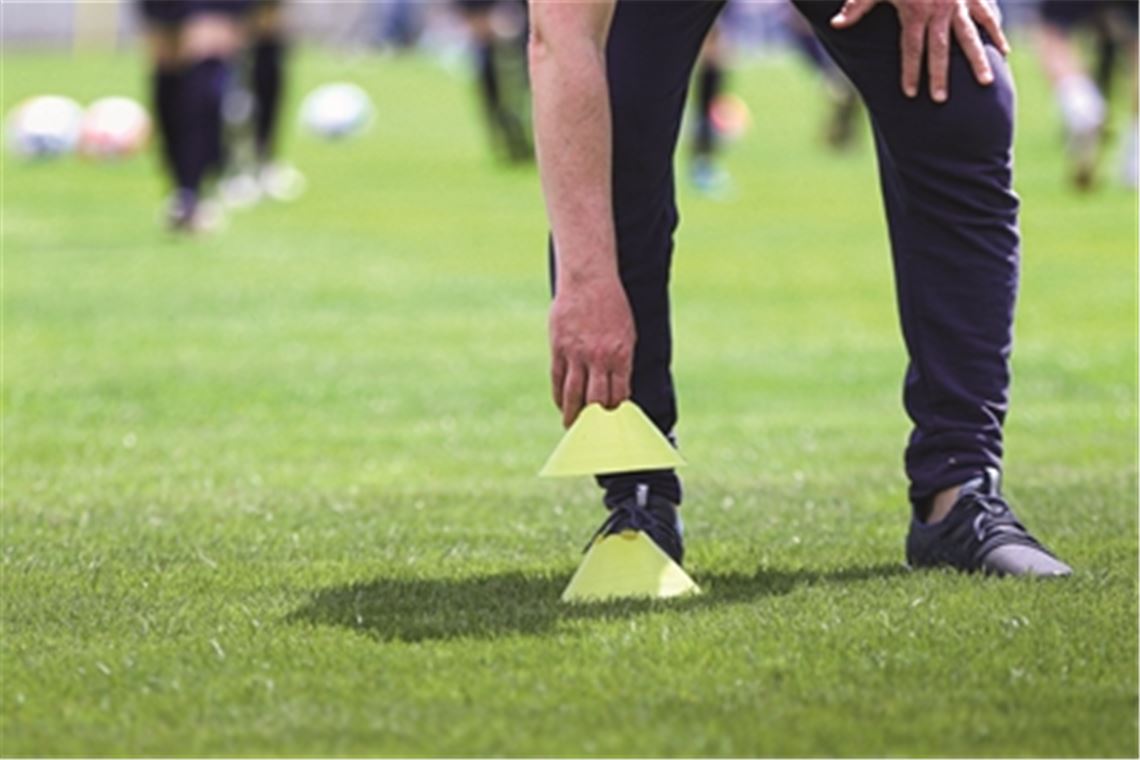 Deutlich früher als sonst üblich sind die Trainer der Amateurvereine in diesem Jahr gefordert. Grund ist, dass schon im Februar die ersten Spiele anstehen. Archivfoto: Huber