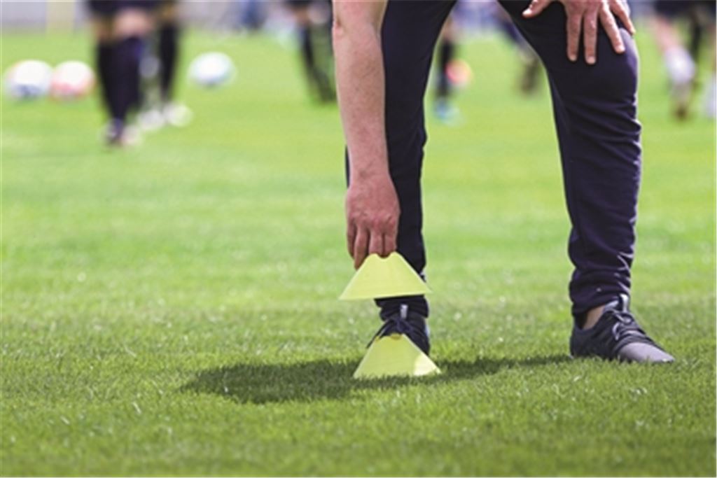 Deutlich früher als sonst üblich sind die Trainer der Amateurvereine in diesem Jahr gefordert. Grund ist, dass schon im Februar die ersten Spiele anstehen. Archivfoto: Huber