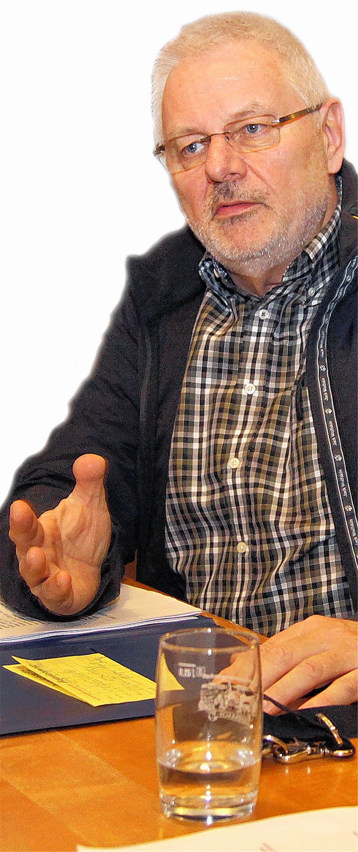 Deutliches Signal neun Tage vor der Wahl: Hans-Dieter Schäfer tritt nach 25 Jahren als erster Bürgermeister-Stellvertreter der Gemeinde Sternenfels zurück.