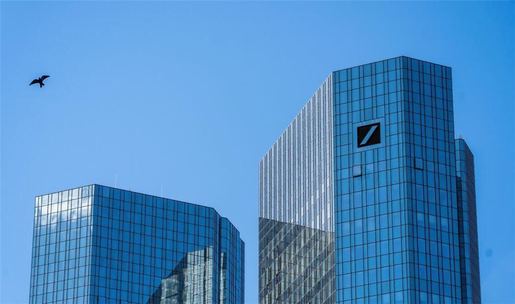 Deutsche Bank: Auch die Zwischenbilanz für das dritte Quartal fällt positiv aus. (Archivbild)