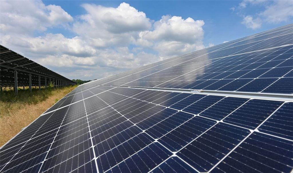 Deutschland ist laut EU-Kommission noch zu abhängig von fossilen  Energien und sollte mehr in erneuerbare investieren. (Symbolbild)