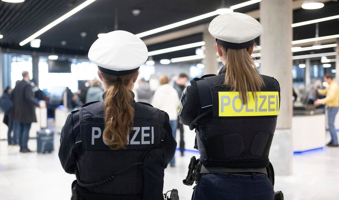 Deutschland muss an seinen Flughäfen weitere Vorbereitungen treffen, um den Anforderungen des neuen europäischen Asylsystems Gerecht zu werden. (Symbolbild)