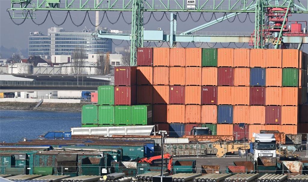 Deutschlands Exporteure haben nach dem Dämpfer zu Jahresbeginn im Februar wieder bessere Geschäfte gemacht. (Archivbild)