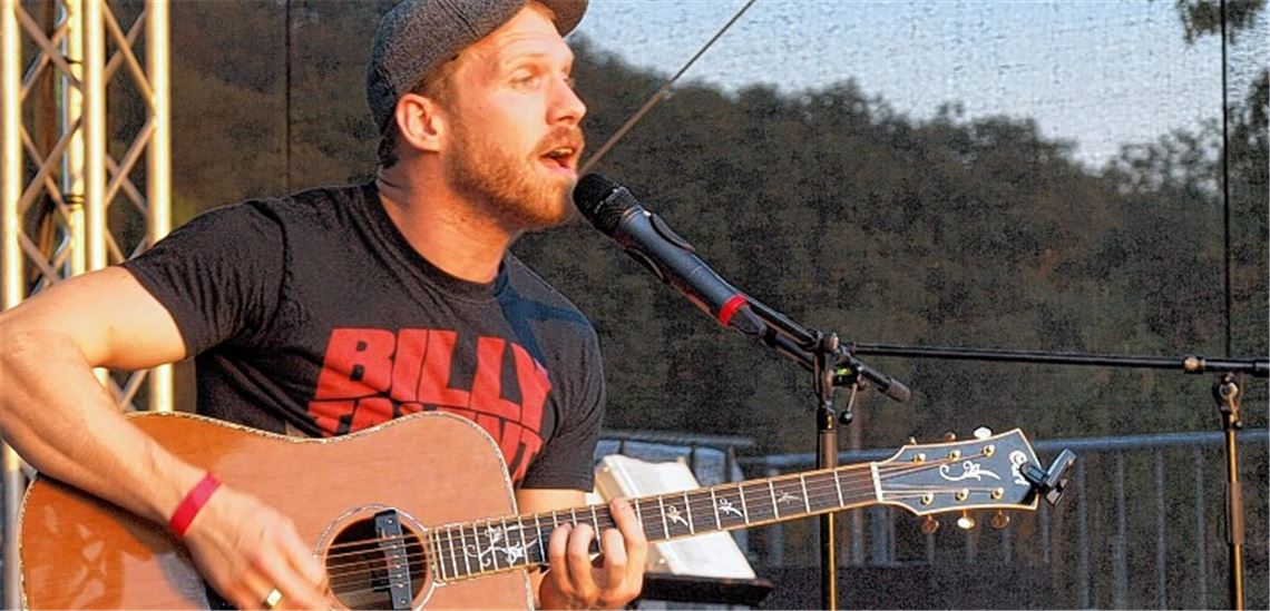 Deutschlands Superstar des Jahres 2006: Tobias Regner, Sieger der dritten DSDS-Staffel, gehört zum hochkarätig besetzten Musikprogramm in Sternenfels.