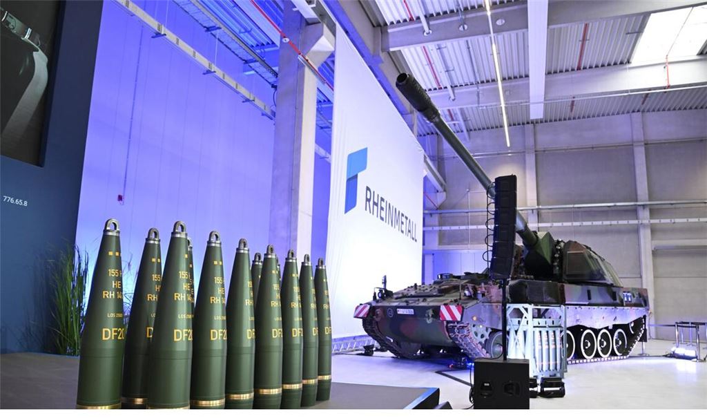 Deutschlands größter Rüstungskonzern Rheinmetall hat ein neues Werk für Artilleriemunition eröffnet.