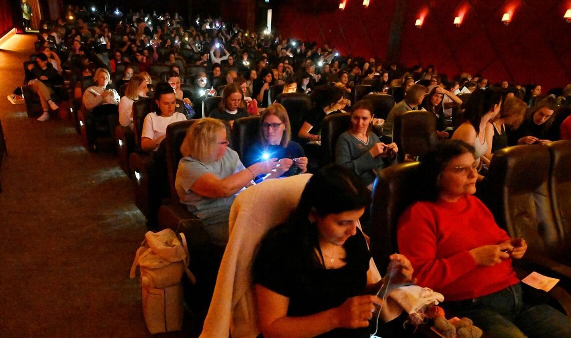 Die 260 Plätze im Kino sind alle belegt - fast ausnahmslos sind Frauen gekommen.