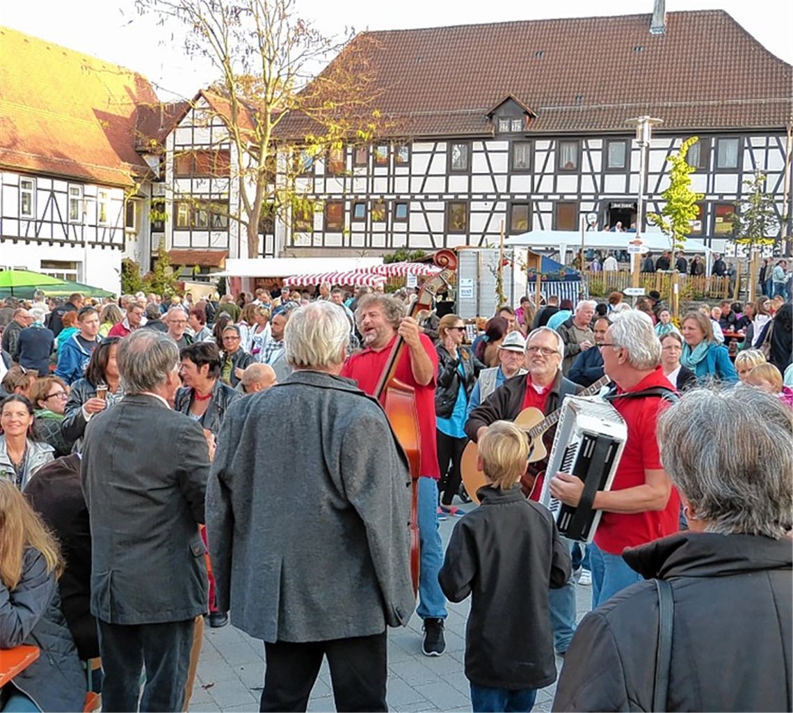„Die 3 Richtigen“ sorgen für den richtigen Ton beim Naturparkmarkt. Foto: privat