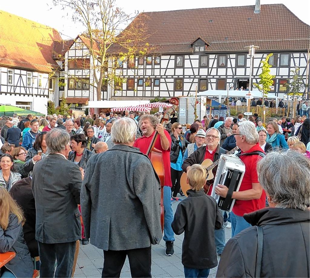 „Die 3 Richtigen“ sorgen für den richtigen Ton beim Naturparkmarkt. Foto: privat