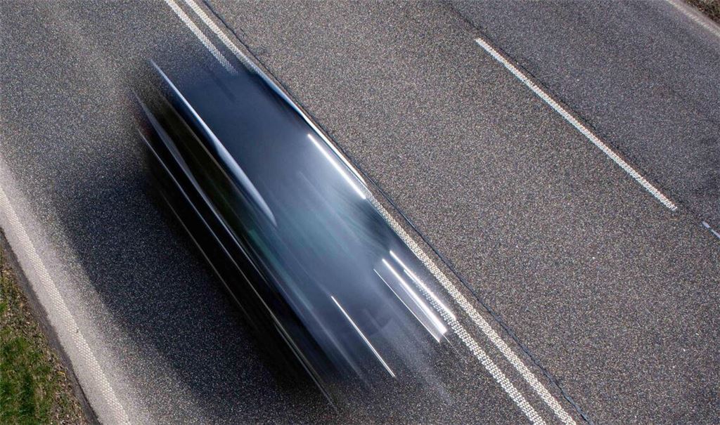 Die 40-Jährige sprang an einer Ampel vom Rücksitz aus dem Fahrzeug.