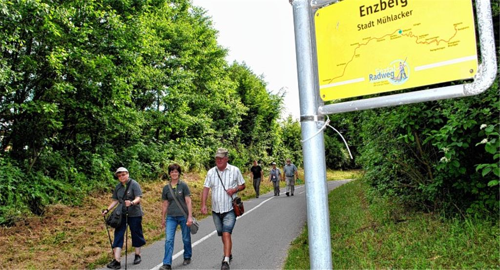 Die 42. IVV-Volkswandertage führen auf dem Enztalradweg in Ríchtung Niefern- Öschelbronn. Fotos: Stahlfeld