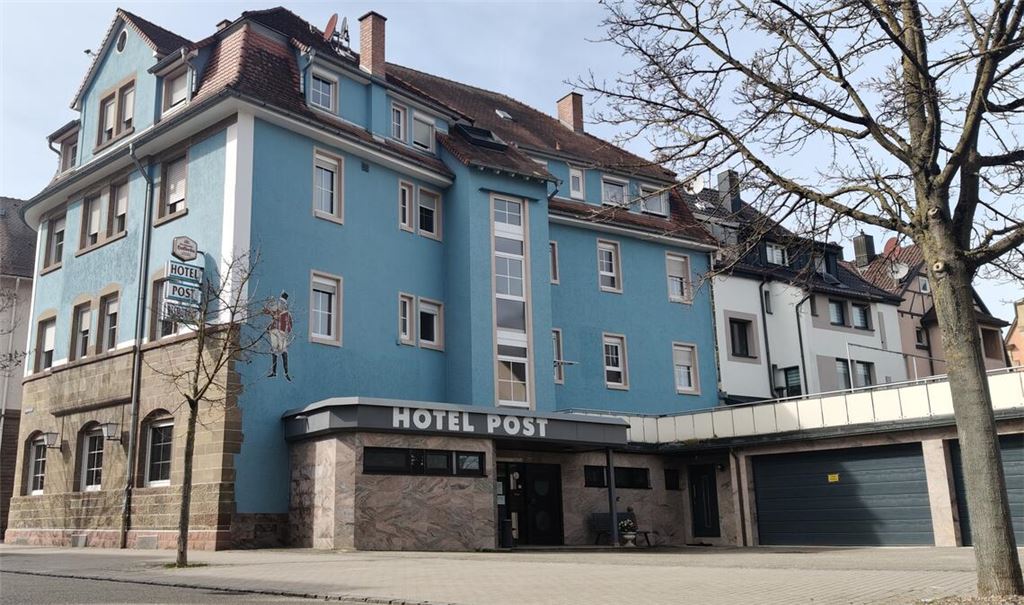 Die 50 Plätze in der Anschlussunterbringung im ehemaligen Hotel Post werden derzeit belegt. Foto: Archiv/Deeg