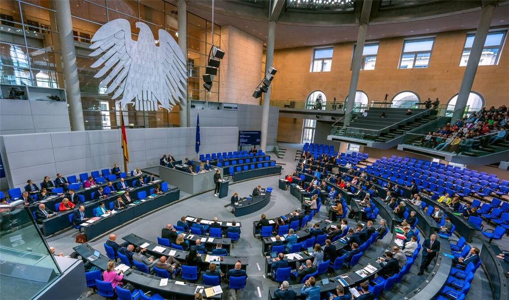Die 630 Bundestagsabgeordneten werden in diesem Jahr wohl keine Erhöhung bekommen - doch wann wird das beschlossen? (Archivbild)