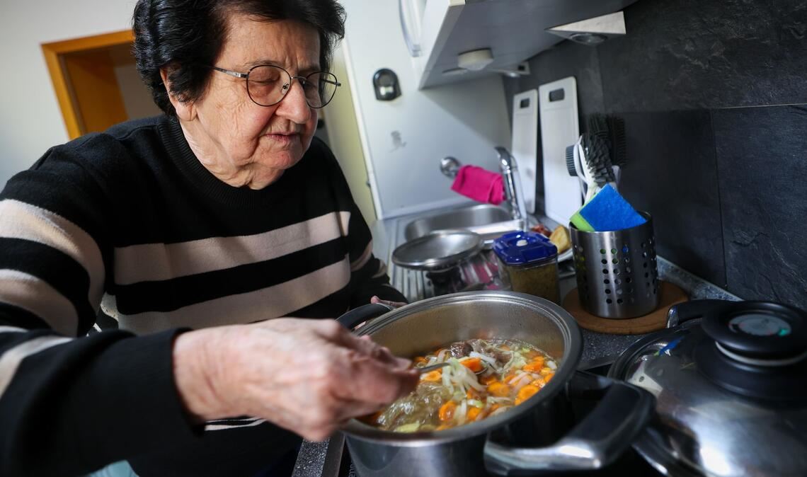 Die 79-Jährige kocht immer noch gerne jeden Tag selbst.
