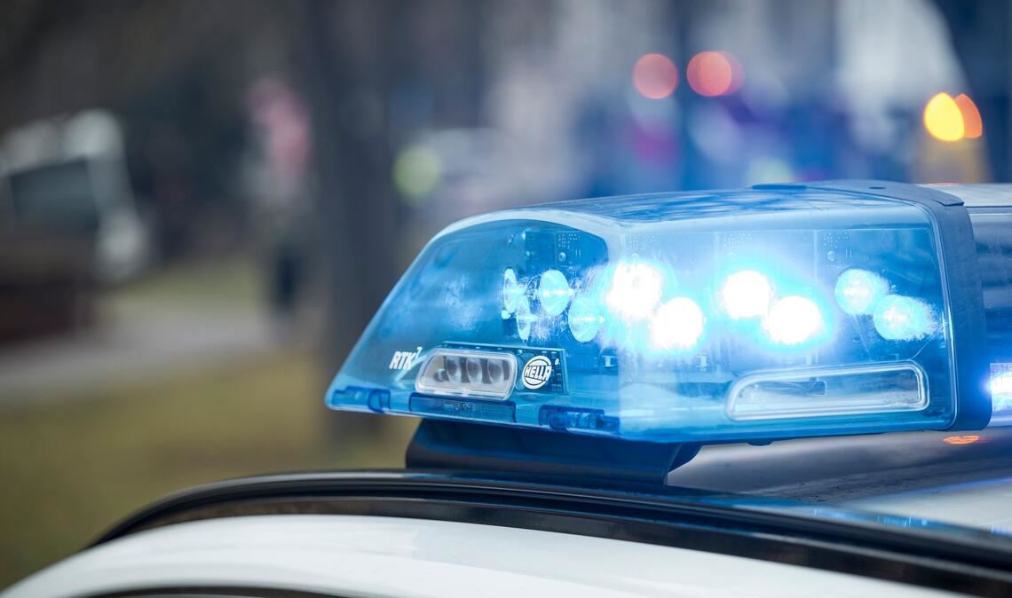 Die A8 Richtung Salzburg sperrten die Einsatzkräfte zwischenzeitlich komplett. (Symbolbild)