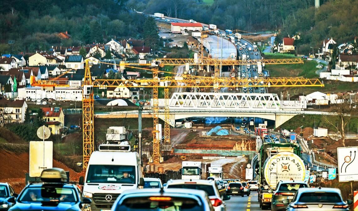 Die A8 bei Pforzheim ist aktuell wegen eines Unfalls gesperrt – es kommt zu langen Staus (Archivfoto).
