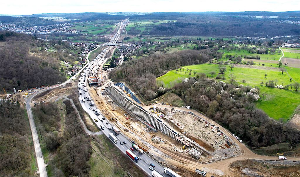 Die A8 muss nachts erneut gesperrt werden. Diesmal wegen einer neuen Stromleitung, die zwischen Birkenfeld und Ötisheim gebaut wird. Symbolfoto/Archiv: Autobahn GmbH Niederlassung Südwest 