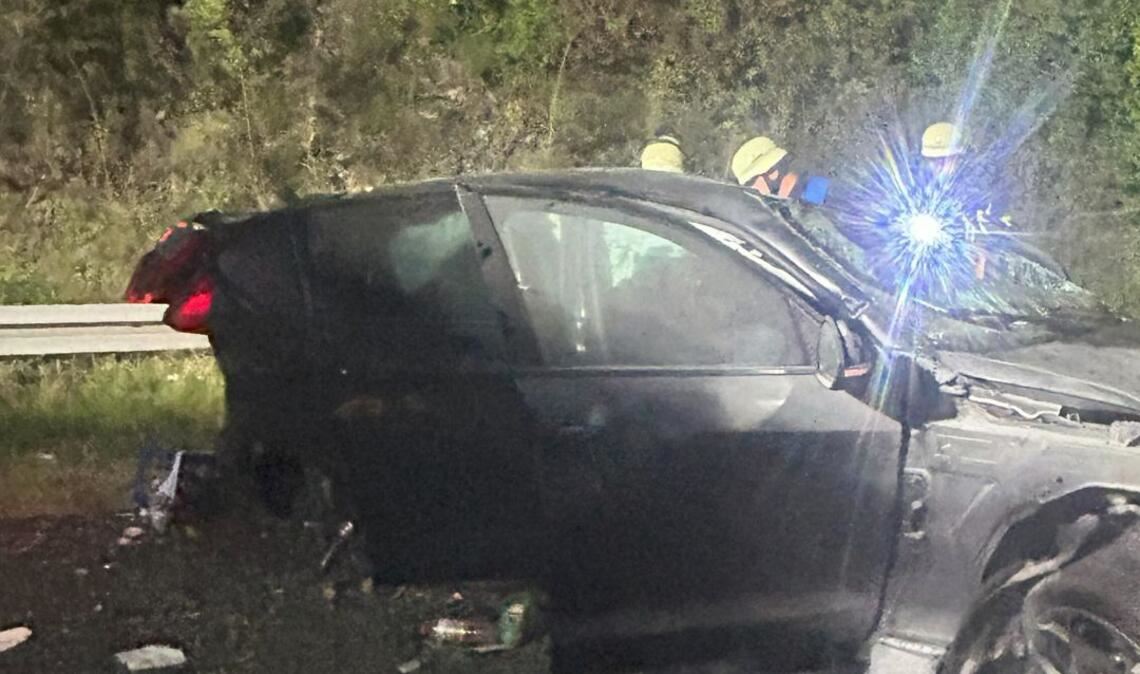 Die A8 musste zeitweise voll gesperrt werden.