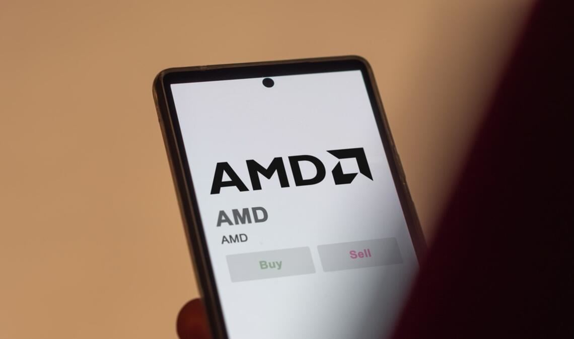 Die AMD-Aktie fällt um 6 %, trotz starker Quartalszahlen. Warum der Ausblick des Unternehmens die Anleger enttäuschte und welche Rolle der Konkurrenzdruck spielt.
