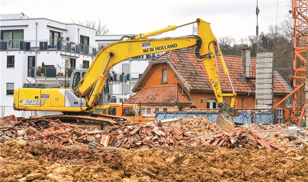 Die Abbruchbagger machen in Dürrmenz auf dem Areal der ehemaligen Brauerei Wulle Platz für eine Wohnbebauung. Fotos Stahlfeld