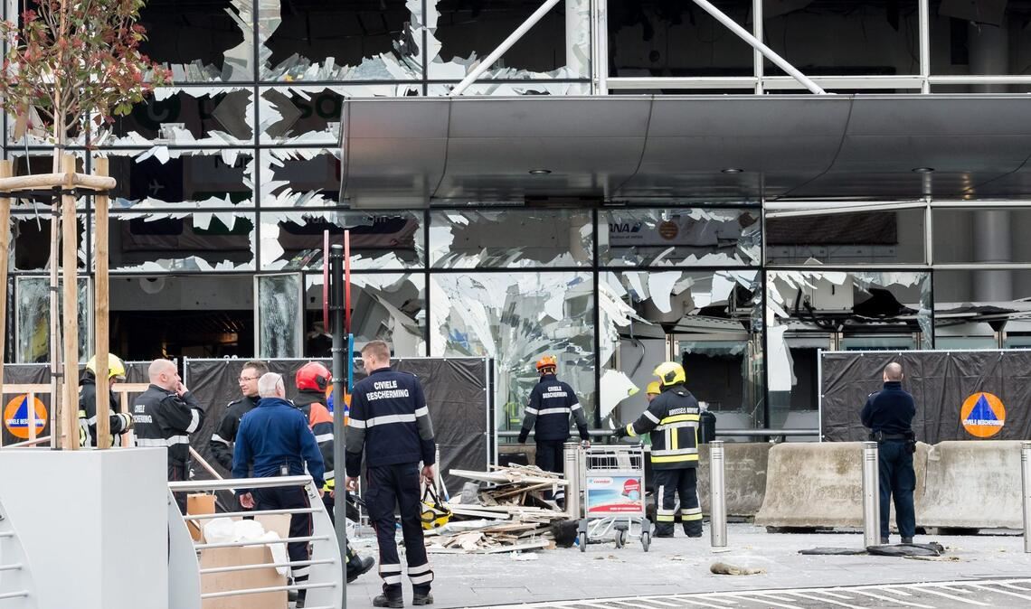 Die Abflughalle des Flughafens wurde durch die Explosionen schwer beschädigt. (Archivbild)