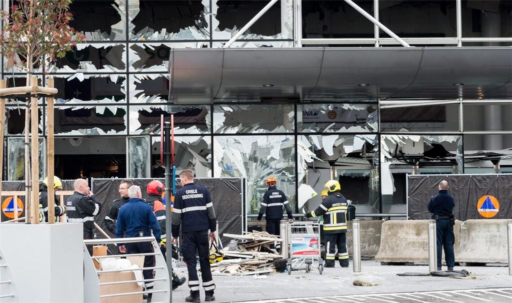 Die Abflughalle des Flughafens wurde durch die Explosionen schwer beschädigt. (Archivbild)