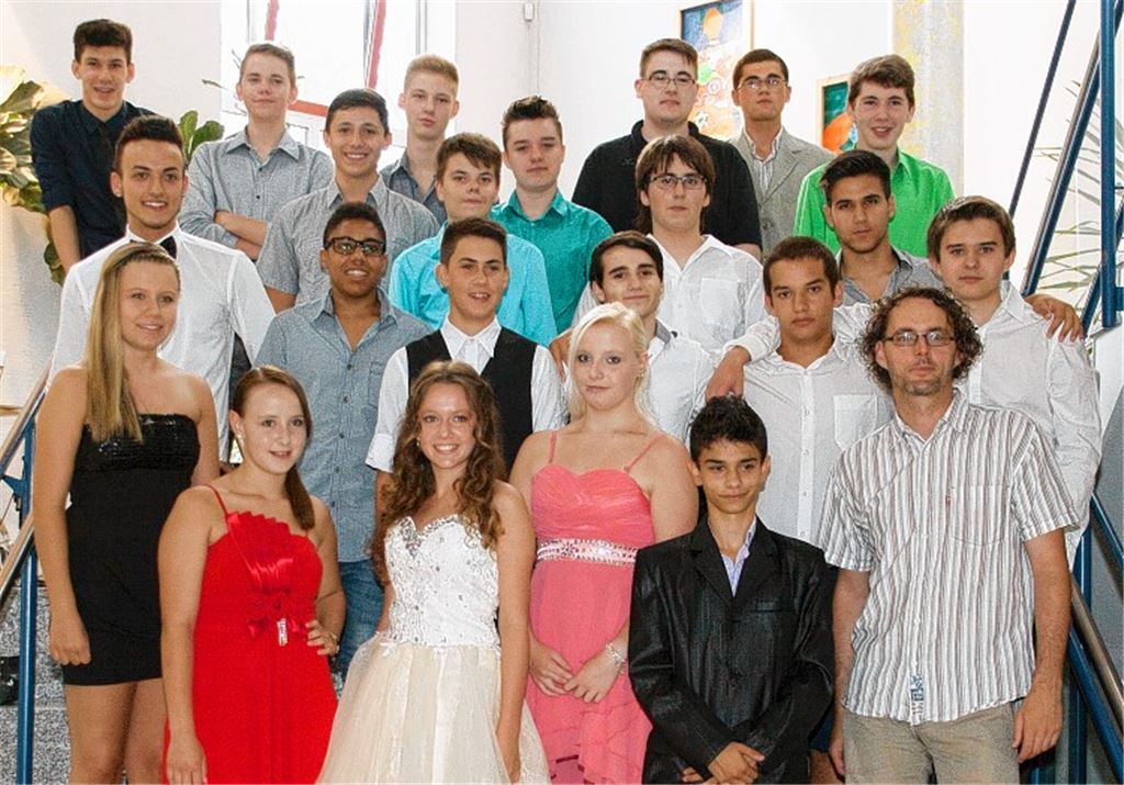 Die Abschlussklasse mit Klassenlehrer Marc Sautter.