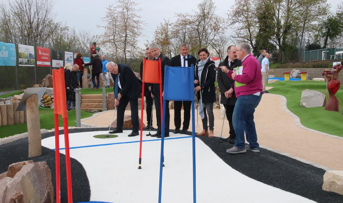 Die Adventure-Golf-Anlage des TV Vaihingen ist seit dem Wochenende geöffnet. Auf den ehemaligen Tennisplätzen ist eine großzügige Sport- und Freizeitanlage entstanden. 