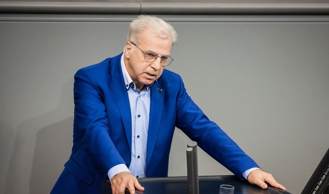 AfD schließt Klaus Stöber nach Kritik aus Die AfD schließt Klaus Stöber nach Kritik aus.