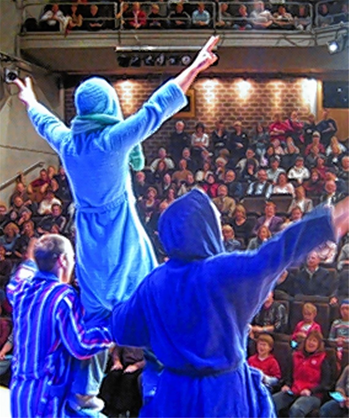 Die Akteure improvisieren auf Zuruf des Publikums.