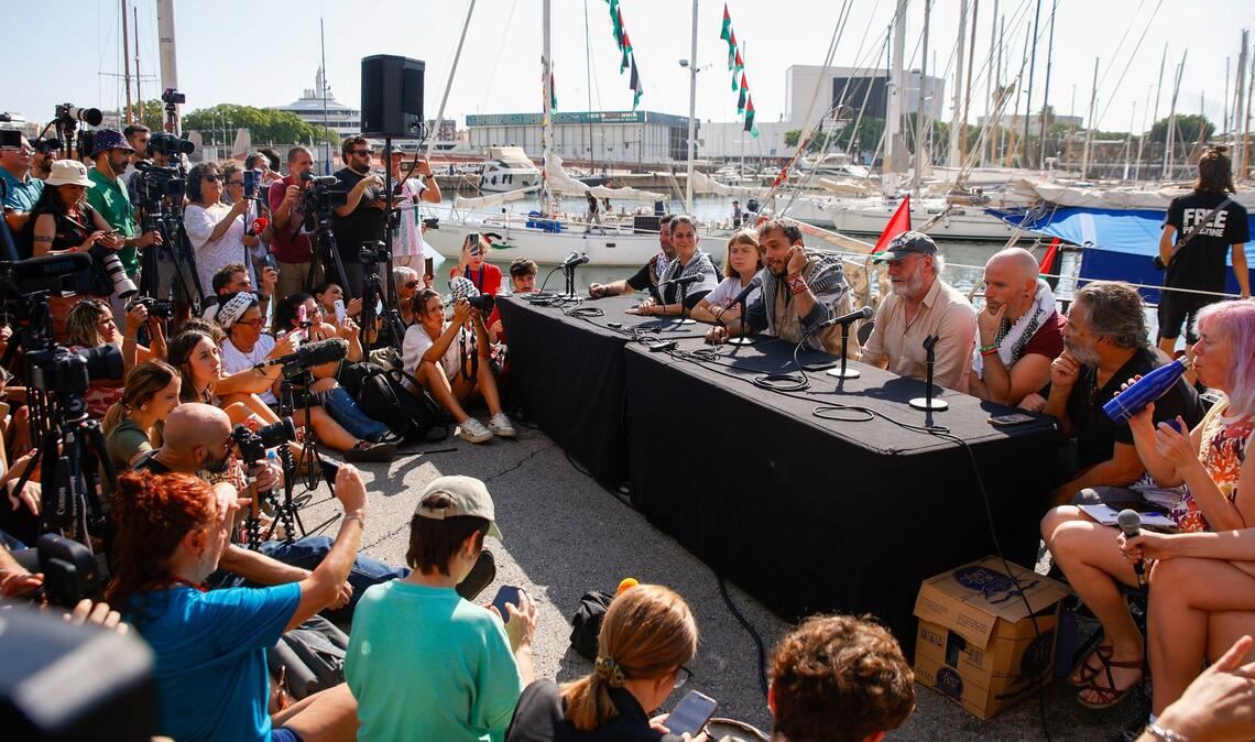 Große Flotte kleiner Boote gegen Gaza-Blockade Die Aktion sorgte in Barcelona für Medienrummel und großes Aufsehen.
