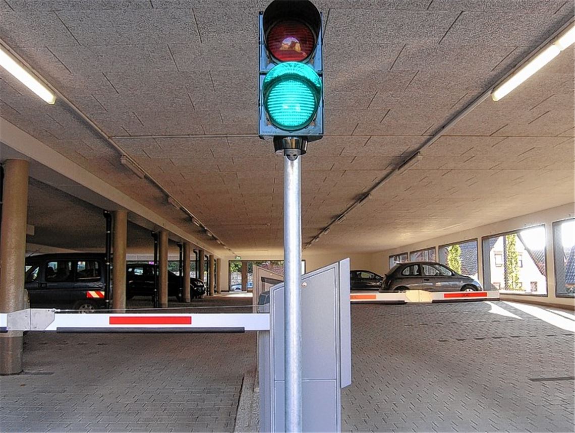 Die Ampel am Parkhaus steht auf Grün, doch grünes Licht für auf den Straßen im Umfeld zu erhebende Gebühren gibt es zunächst nicht.