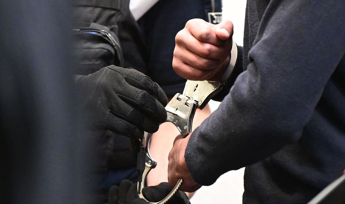 Die Angeklagten wollen sich erst später zu den Vorwürfen äußern.